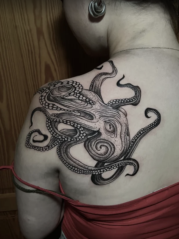 Resultado final de tatuaje profesional en Cadaqués